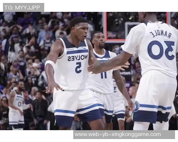 爱德华兹称赞克拉克表现出色称其提升球队整体防守能力